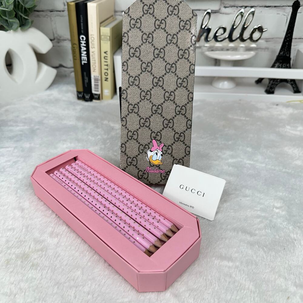 GUCCI X DISNEY Daisy Duck pencil set! RARE! Never used.